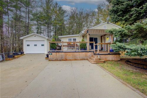 18-maple-7489 Sideroad 5 E, Mount Forest, ON, N0G2L0 | Card Image