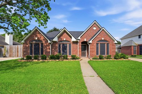 4015 Lakepointe Forest Dr, Seabrook, TX, 77586-1546 | Card Image
