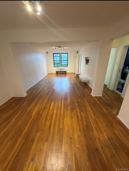 6d-89-20 55th Avenue, New York, NY, 11373 | Card Image
