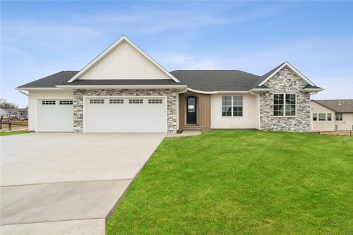 4135 Tall Pines Ct, Marion, IA, 52302-8980 | Card Image