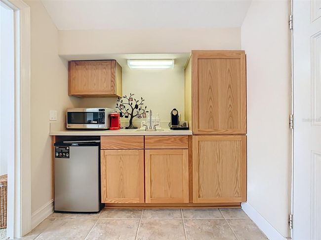 Kitchenette | Image 20