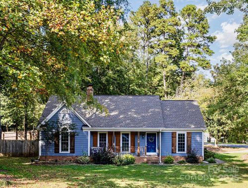 100 Aurora Ln, Huntersville, NC, 28078-9431 | Card Image