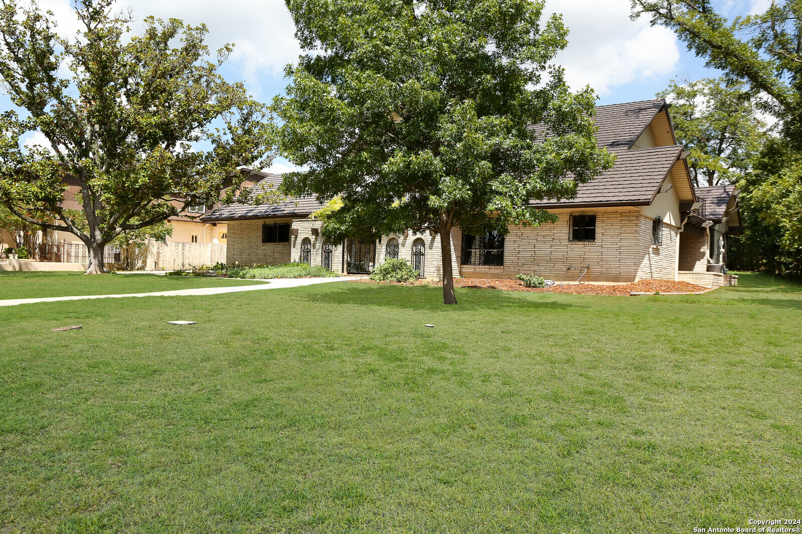 Honeysuckle Ln, San Antonio, TX 78213