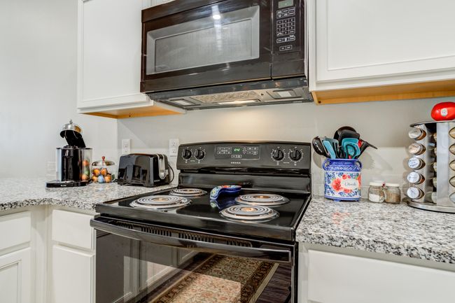 2109 Avenue J, Home with 6 bedrooms, 4 bathrooms and null parking in Lubbock TX | Image 11