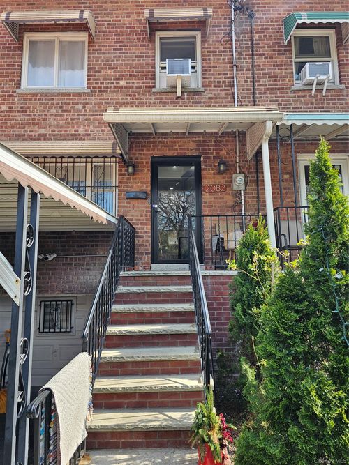 2082 Pitman Ave, Bronx, NY, 10466-1915 | Card Image