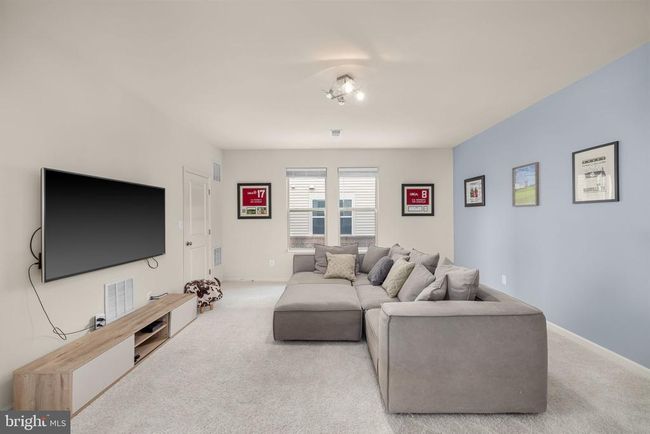 42294 Peregrine Ter, Townhouse with 4 bedrooms, 4 bathrooms and null parking in BRAMBLETON VA | Image 4