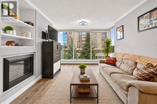 4555 Varsity Lane Nw, Calgary, AB, T3A2V6 | Card Image