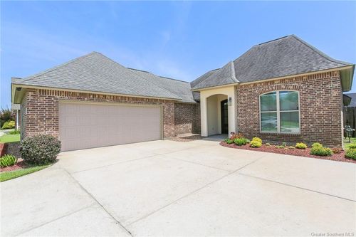 629 Becky Ln, Lake Charles, LA, 70605-6676 | Card Image