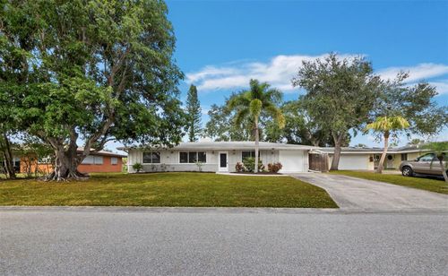 2417 Parson Ln, SARASOTA, FL, 34239-6332 | Card Image