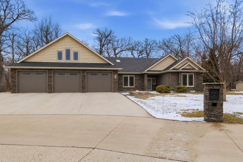 118 W Beaton Dr, West Fargo, ND, 58078-2657 | Card Image