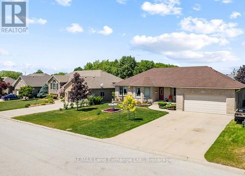 785 Woodland Dr, Port Elgin, ON, N0H2C4 | Card Image