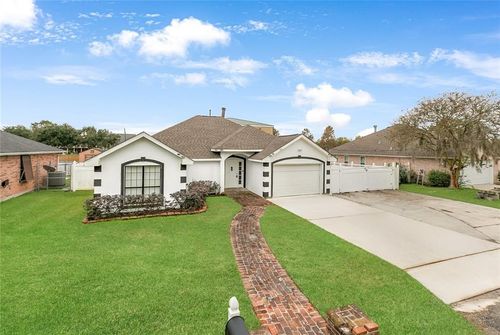 203 Wilson St, Belle Chasse, LA, 70037-4221 | Card Image