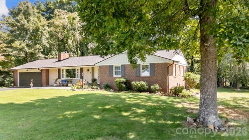 1 Oakwilde Dr, Asheville, NC, 28803-3312 | Card Image