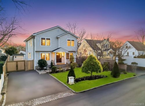 69 8th St, Huntington Station, NY, 11746-1812 | Card Image