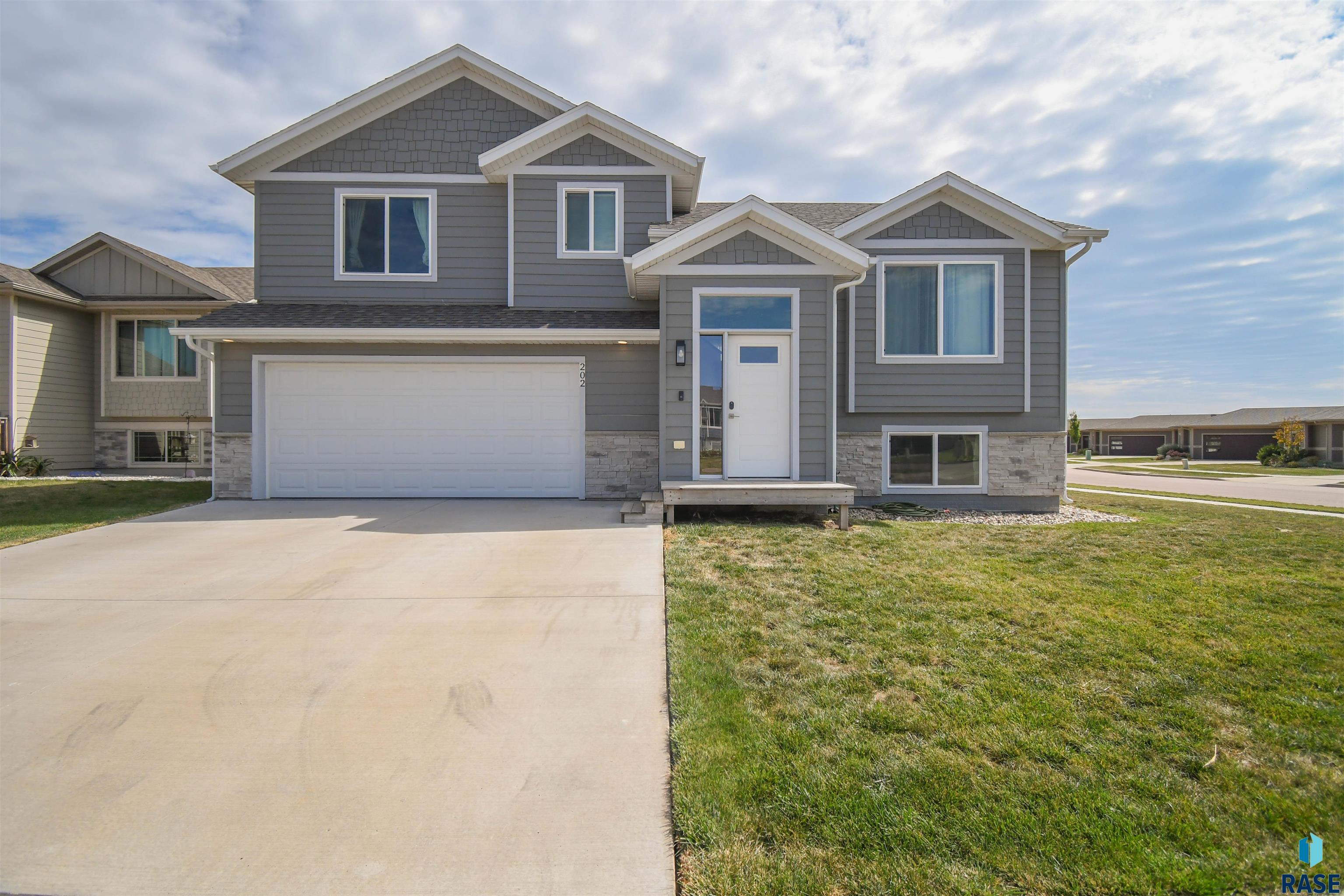 Creekside Ave, Harrisburg, SD 57032