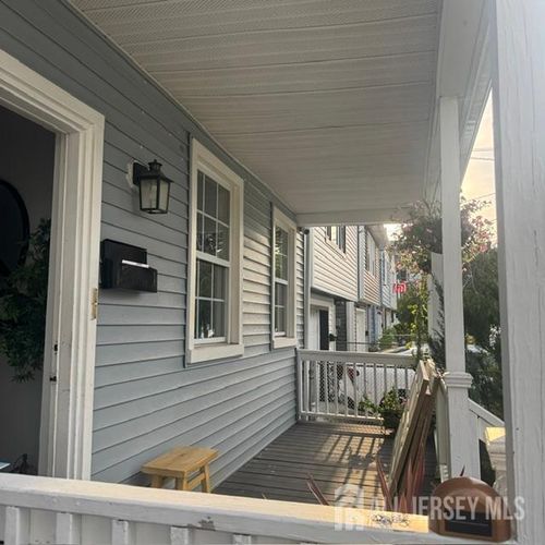 297 Sutton St, Perth Amboy, NJ, 08861-3322 | Card Image