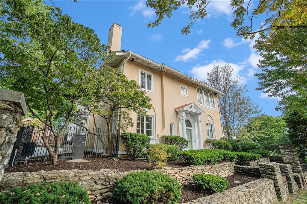 Kenwood Ave, Kansas City, MO 64110
