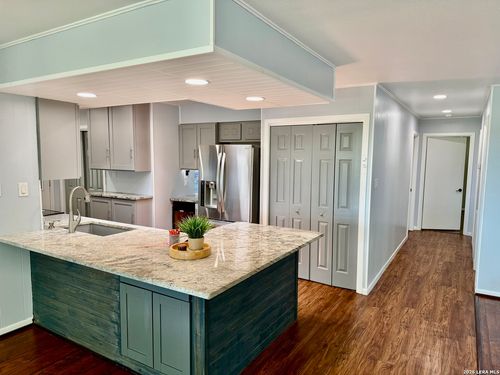 1268 Lakeside Dr W, Canyon Lake, TX, 78133-5871 | Card Image