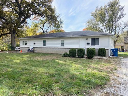 2004/2006 S Hawthorne Avenue, Independence, MO, 64052 | Card Image