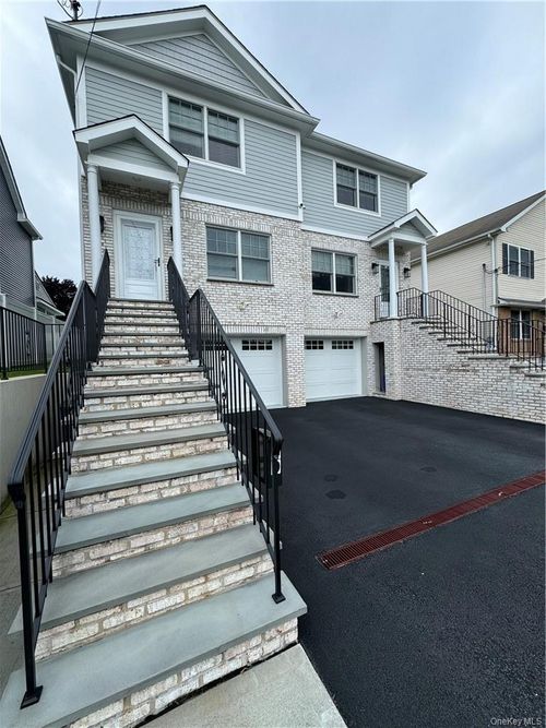 40 Haviland St, Harrison, NY, 10528-3704 | Card Image