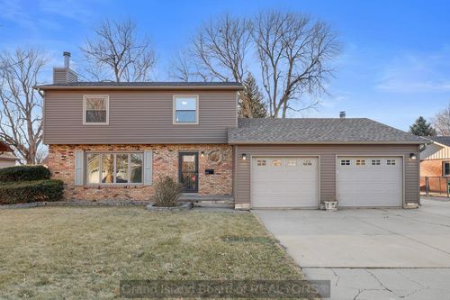 2328 N Locust St, Grand Island, NE, 68801 | Card Image