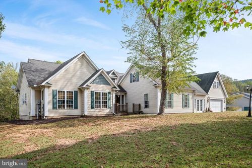 97 Elnina Dr, Hedgesville, WV, 25427-4112 | Card Image