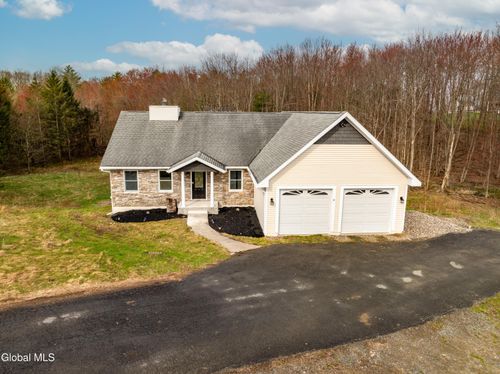 14 Fiddlers Ln, Averill Park, NY, 12018-5903 | Card Image