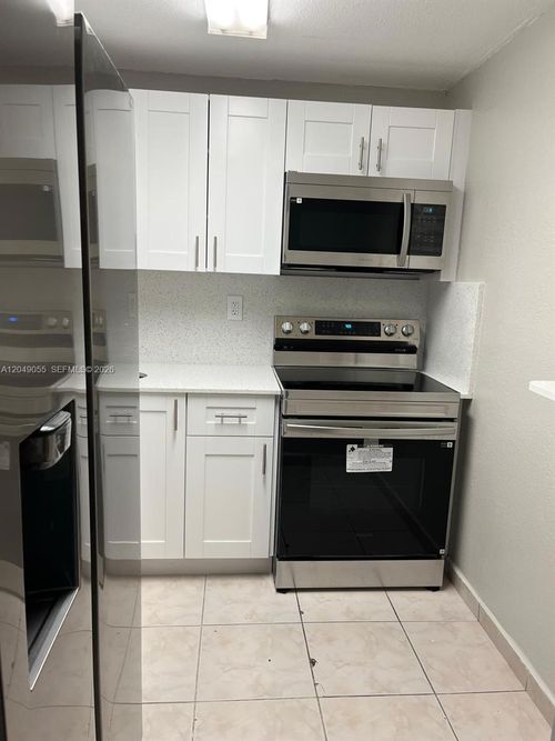 318-666 W 81st St, Hialeah, FL, 33014-4166 | Card Image