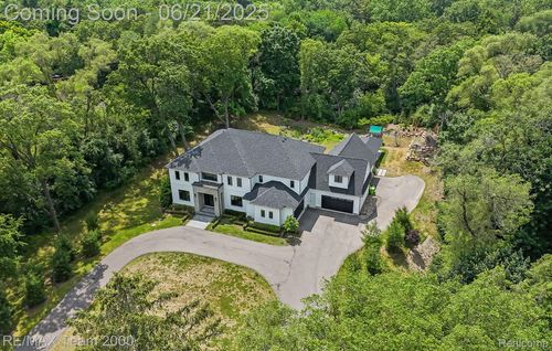 32575 Romsey Rd, Franklin, MI, 48025-1918 | Card Image