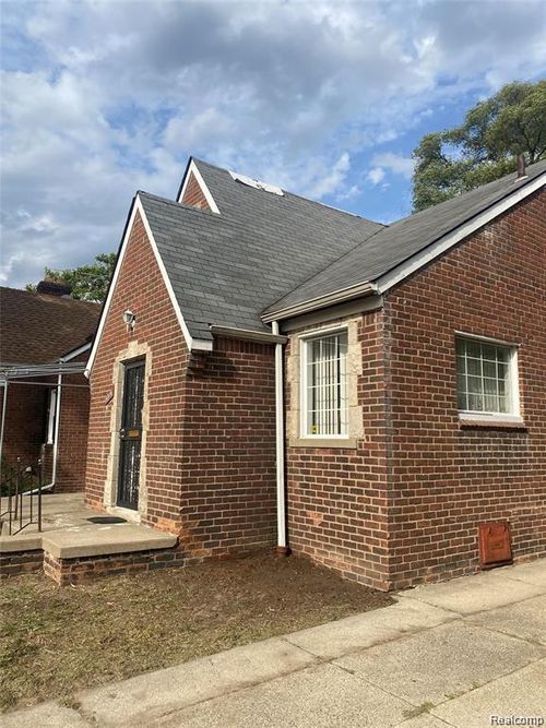 16510 Lesure St, Detroit, MI, 48235-4009 | Card Image