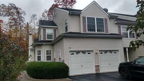 812 Pondview Loop, Wappingers Falls, NY, 12590-7551 | Card Image