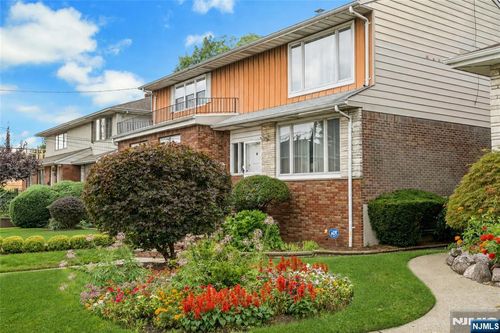 1527 10th St, Fort Lee, NJ, 07024-2122 | Card Image