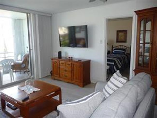 LIVING ROOM | Image 11