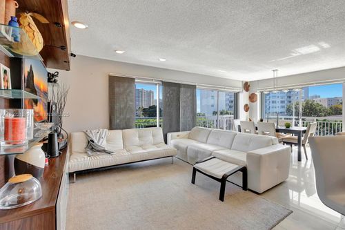 apt-32a-126 Golden Isles Dr, Hallandale Beach, FL, 33009-8803 | Card Image
