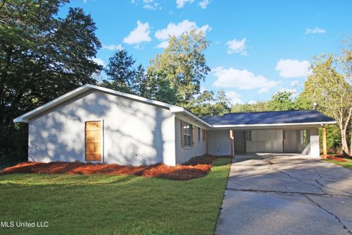 703 Lindale Dr, Clinton, MS, 39056-4017 | Card Image