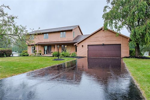 11 Pine Brook Cir, Penfield, NY, 14526-1964 | Card Image