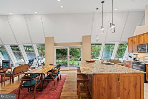 9706 Beach Mill Rd, GREAT FALLS, VA, 22066-3711 | Card Image