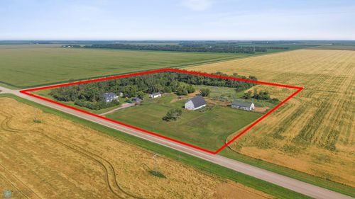 15911 44th St Se, Davenport, ND, 58021-9735 | Card Image