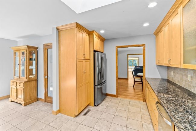 11 Walnut St, House other with 3 bedrooms, 3 bathrooms and 6 parking in Assonet MA | Image 14