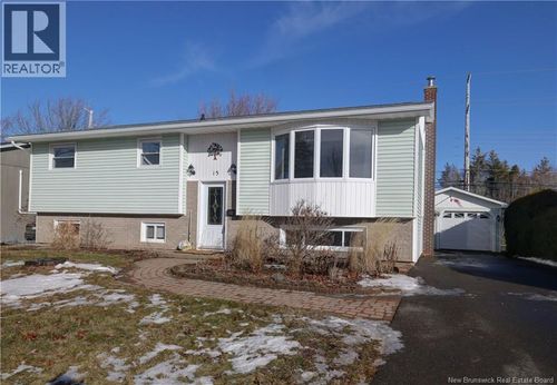 15 Shephard Dr, Oromocto, NB, E2V2M2 | Card Image