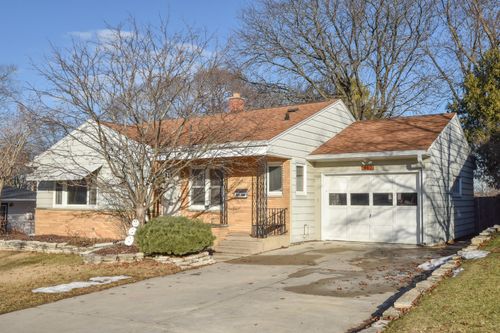 917 Lincoln Dr E, West Bend, WI, 53095-4716 | Card Image