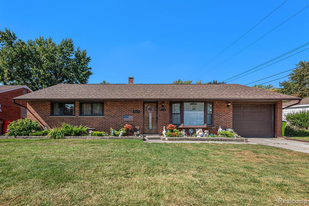 Capri St, Clinton Township, MI 48035 #1