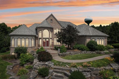 1012 N Bluespruce Circle, Hartland, WI, 53029 | Card Image