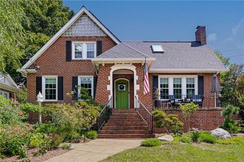 2418 Lyndhurst Ave, Winston-Salem, NC, 27103-3513 | Card Image