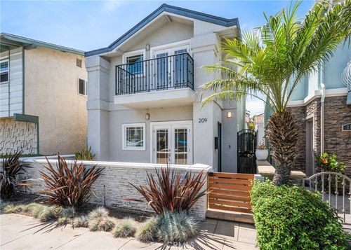 209 7th St, Huntington Beach, CA, 92648 | Card Image