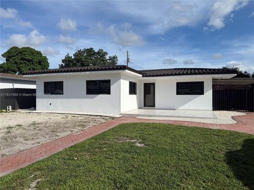 6272 Nw 110th Ter, Hialeah, FL, 33012-2351 | Card Image