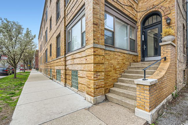 Entry to 1648 Waveland East Side | Image 28