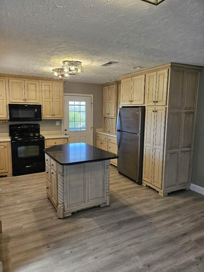 144 Lakeway Drive, For Sale in Russell Springs Zoocasa