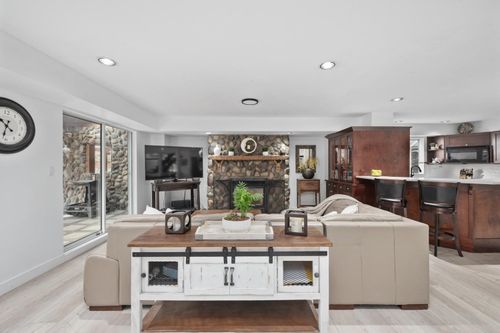 22186 124 Ave, Maple Ridge, BC, V2X4J3 | Card Image