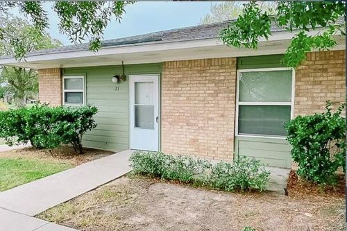 308 N East St, Weimar, TX, 78962-1804 | Card Image